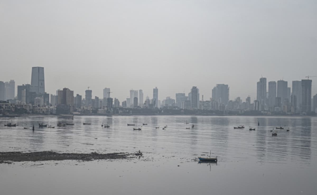 1u6c6b5o Cyclone Tauktae Mumbai Coastline Pti Photo 625x300 15 May 21.jpg