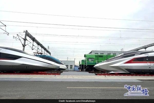 Qgp18dbg China Worlds Fastest Highspeed Train Prototype Cr450 Facebook 625x300 30 December 24.jpeg