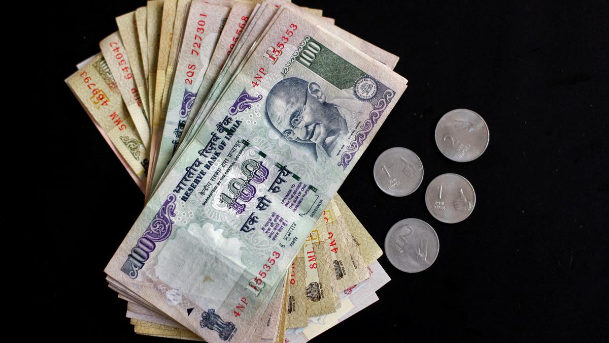 2024 12 31t101726z 72072312 Rc290cao24nu Rtrmadp 3 India Rupee Yearend.jpg