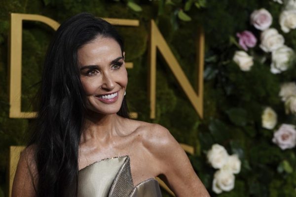 82nd Golden Globes Arrivals 70813.jpg