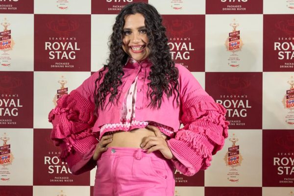 Nikhita20gandhi Rsbb20s320pc.jpg