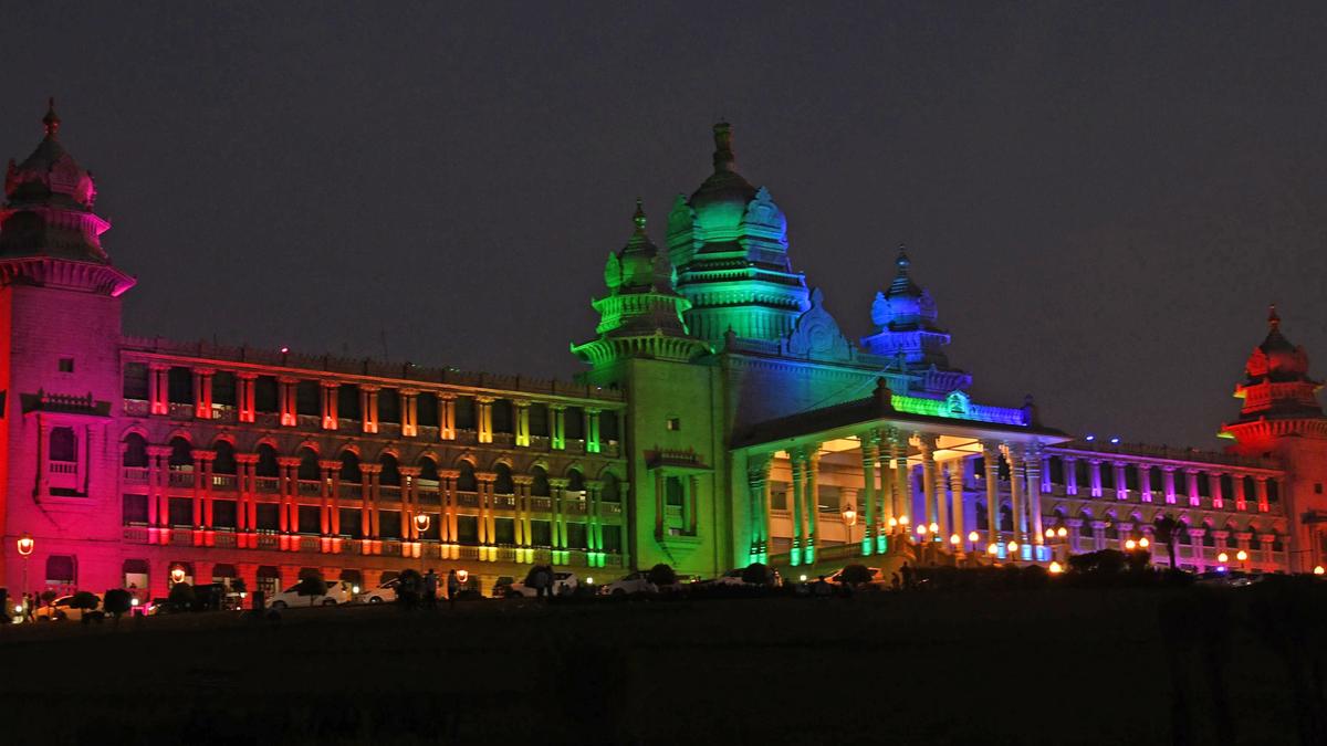 Suvarna Vidhana Soudha 04.jpg