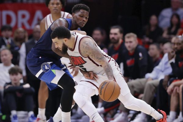 Timberwolves Rockets Basketball 11125.jpg