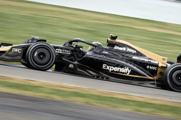 Apple F1 Film Brad Pitt Apxgp Main 1688714191687.jpg