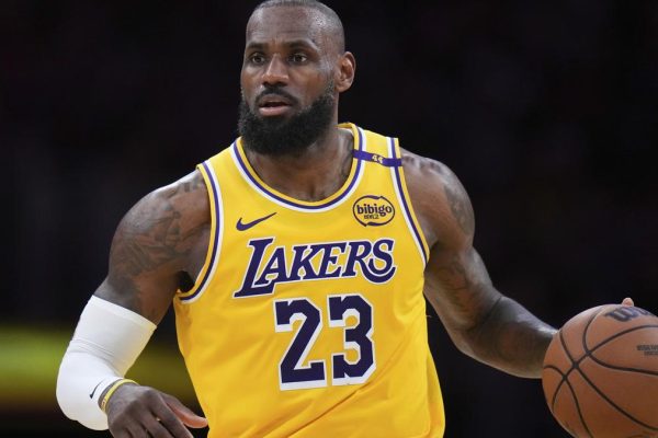 Pelicans Lakers Basketball 05953.jpg