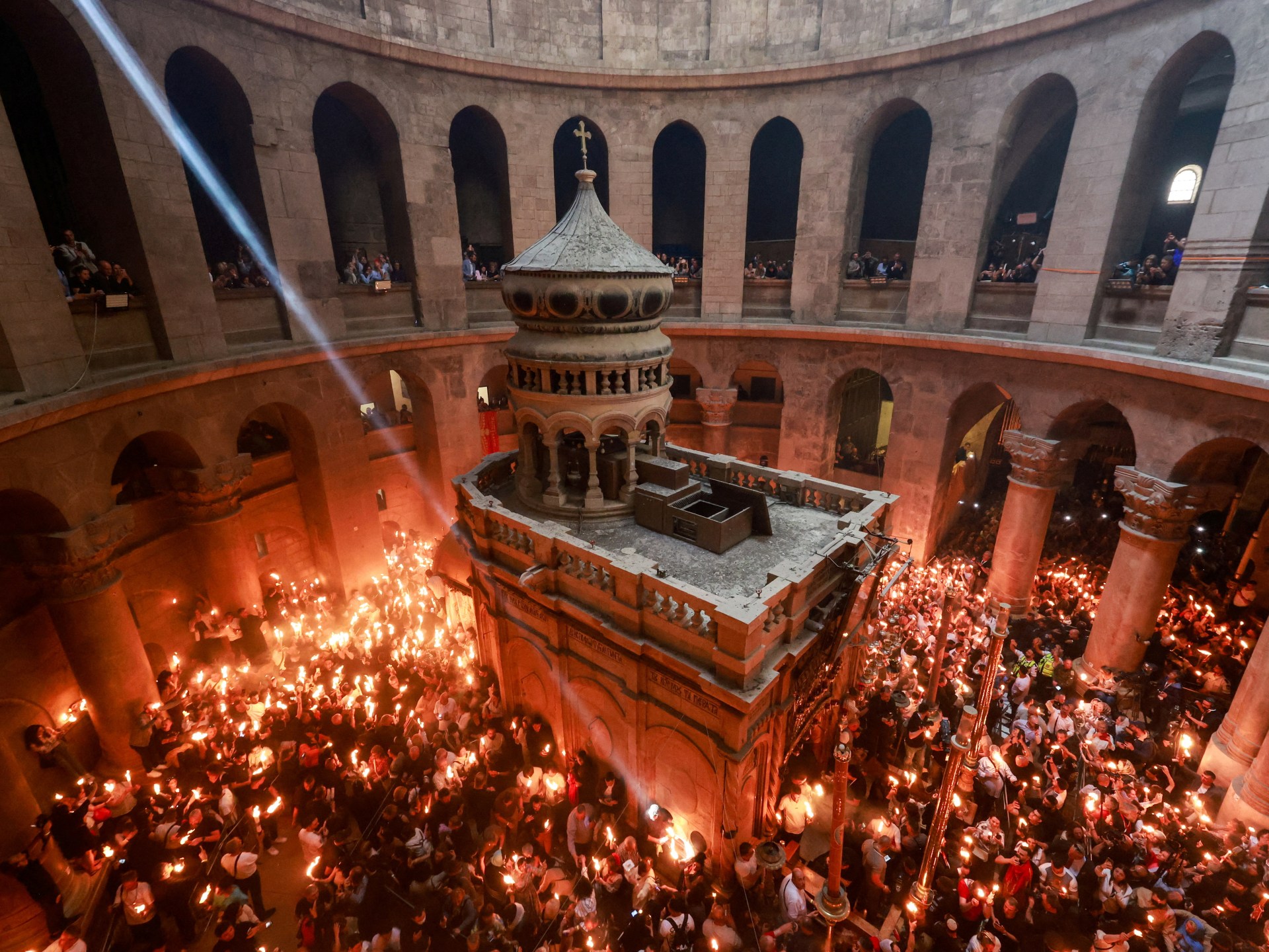 2025 04 19t194548z 1561789024 Rc2z0eao3lga Rtrmadp 3 Religion Easter Orthodox Holy Fire 1745134291.j.jpeg