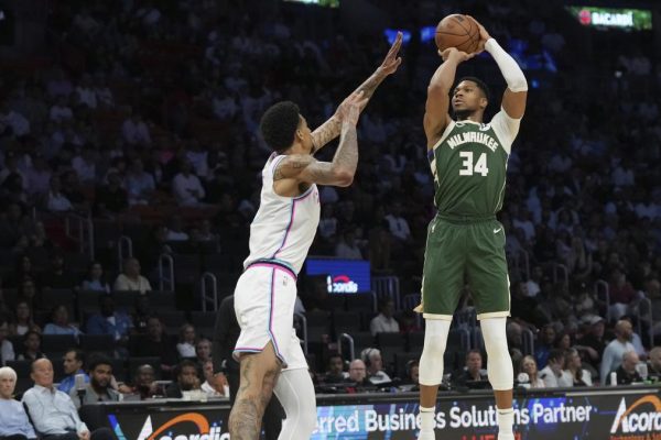 Bucks Heat Basketball 61488.jpg