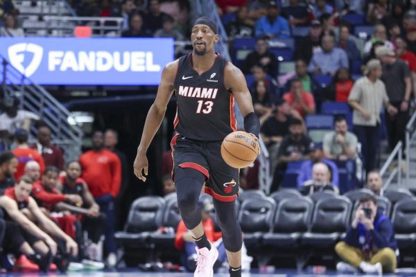 Heat Pelicans Basketball 19190.jpg