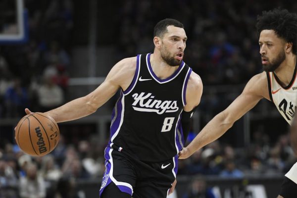 Kings Pistons Basketball 87456.jpg