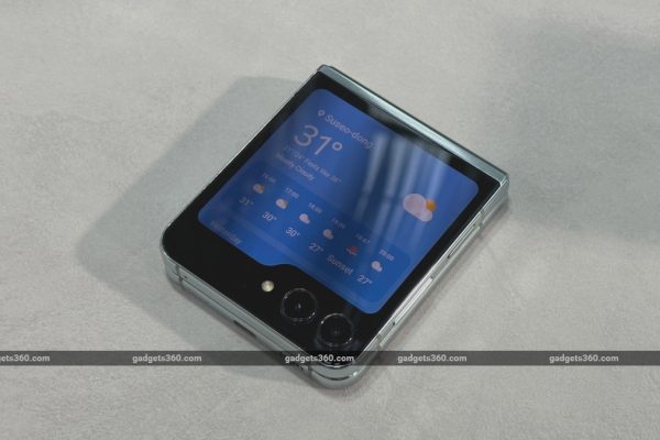 Samsung Galaxy Z Flip 5 Front Flex Window Ndtv 1690353477207.jpg