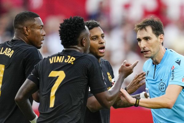 Soccer referees real madrid 54699.jpg