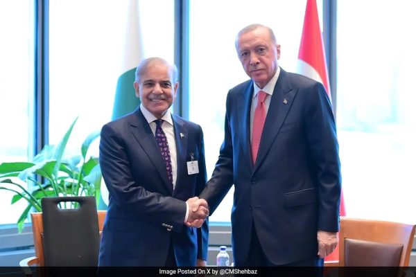 4d1kv0t4 pakistan turkey 625x300 23 april 25.jpeg