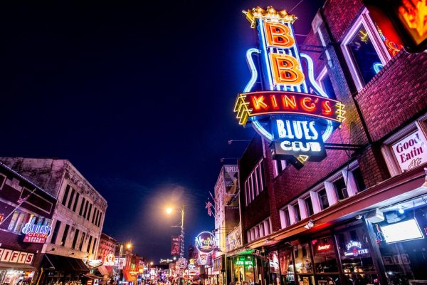 Beale20neon2042020credit 20craig20thompson.jpg