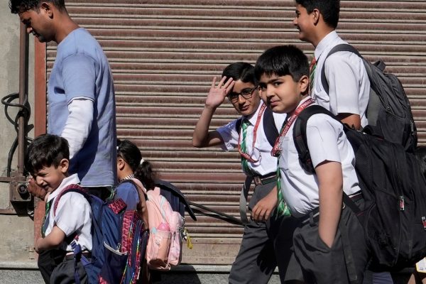 Tk1s9fb4 jk schools reopen pti 625x300 13 may 25.jpg