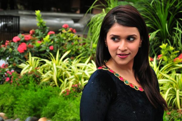 30hyrk mannara chopra 02.jpg