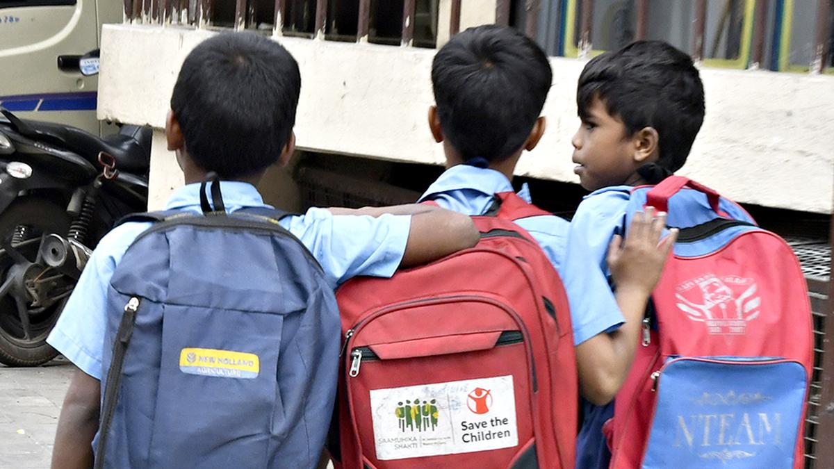 Img school bag uniform 2 1 8sdvc2g4.jpg