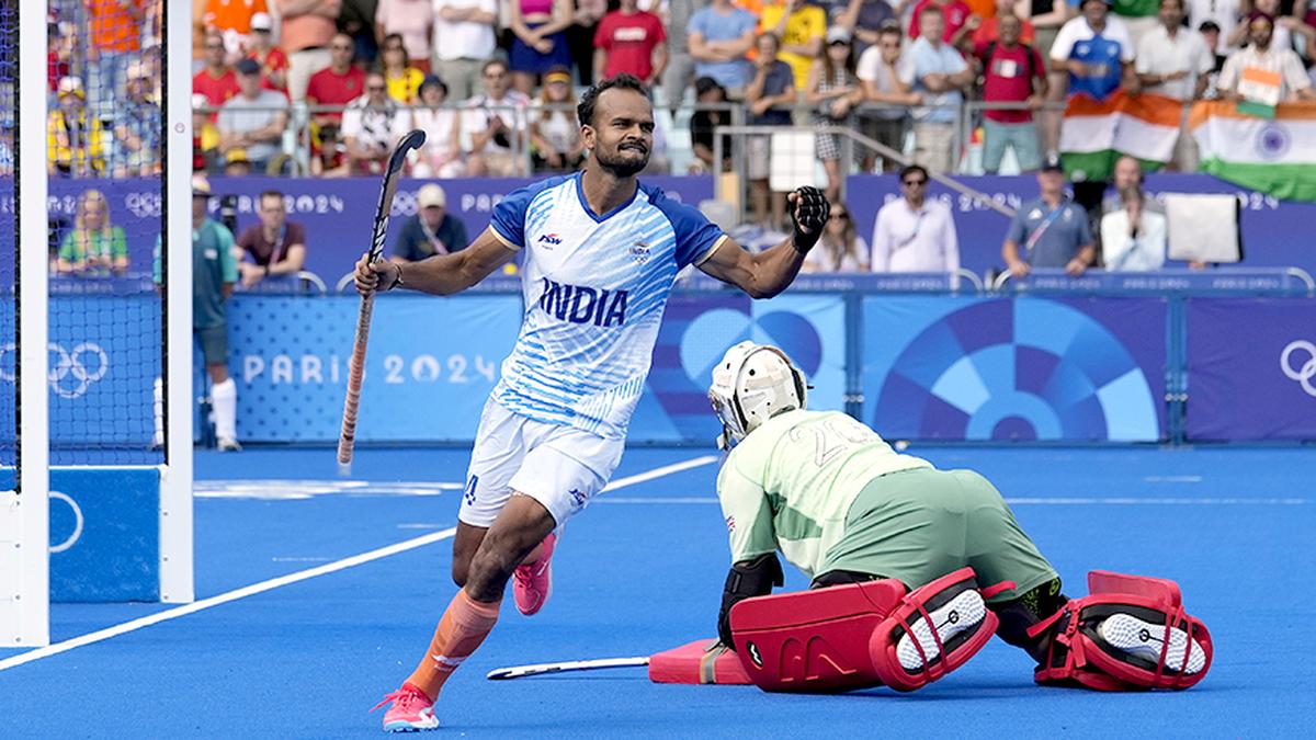 Img th04 hockey lalit 2 1 vfdhn5l5.jpg