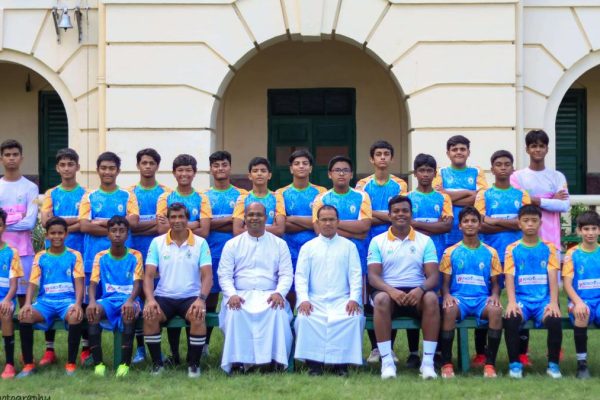 St.20xaviere28099s20collegiate20school20calcutta20team201201.jpg