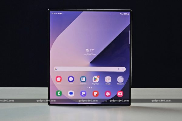Samsung galaxy z fold6 review homescreen 1723474879807.jpg
