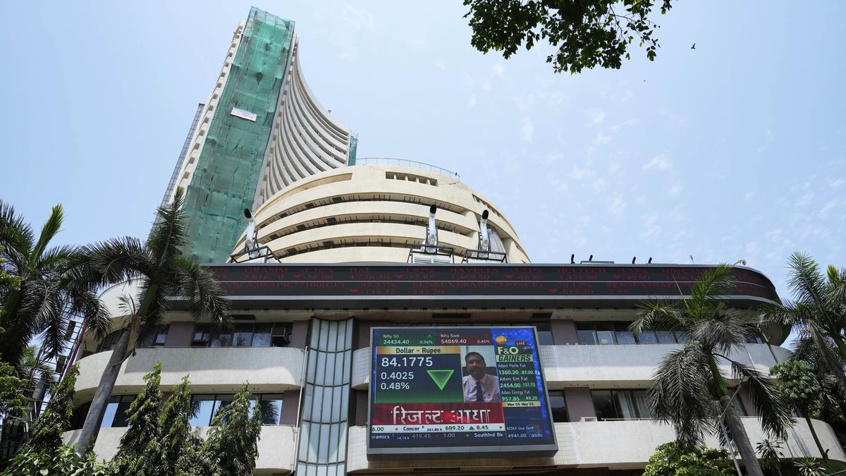 1753333028 india economy 71324.jpg
