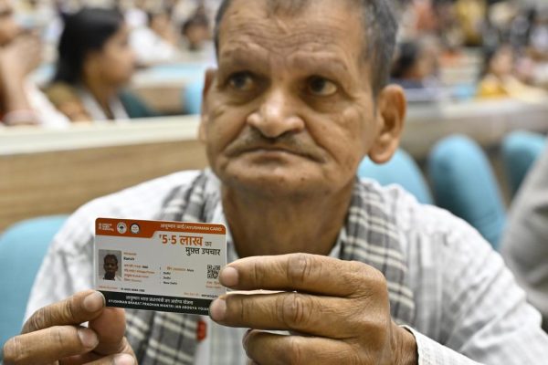 17 ayushman nadda cards distribution 10 04 delhi.jpg