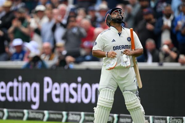 ENG vs IND, 4th Test: Indomitable Rishabh Pant brings Old Trafford to its feet 2226790703.jpg