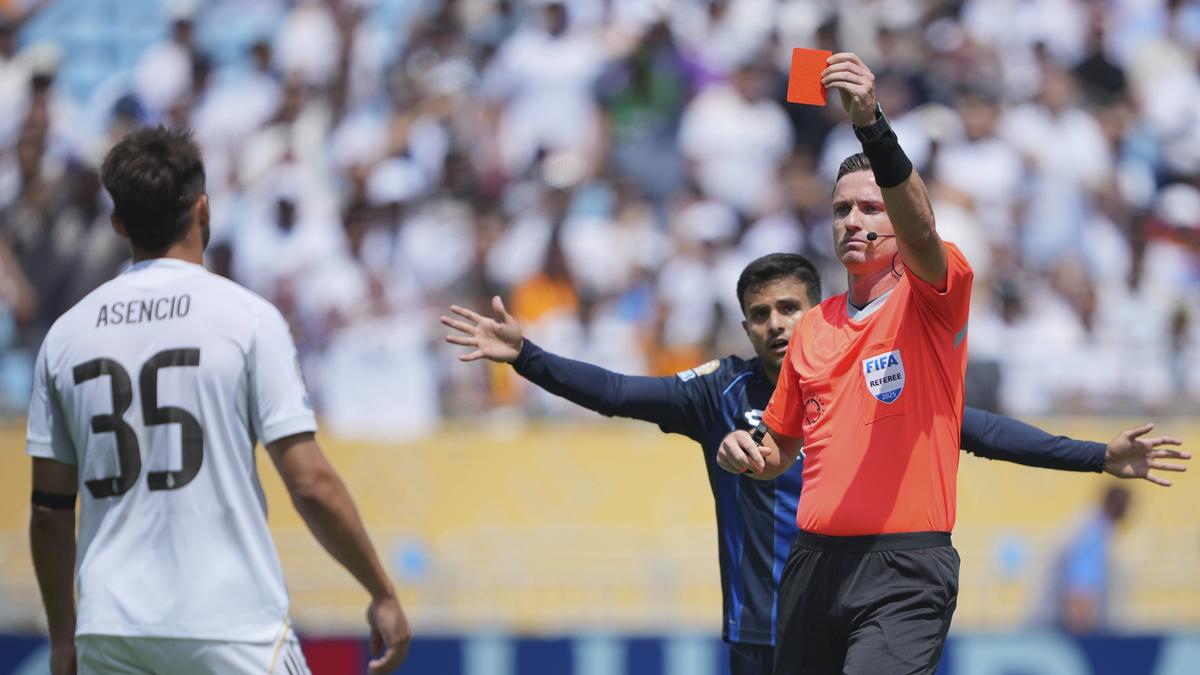 Correction cwc real madrid cf pachuca soccer 93109.jpg