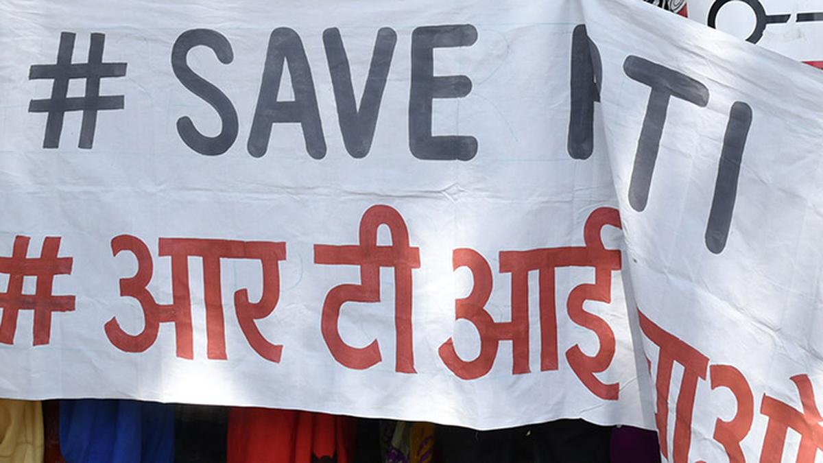 Img protest aginst rti b 7 1 c791d3pf.jpg