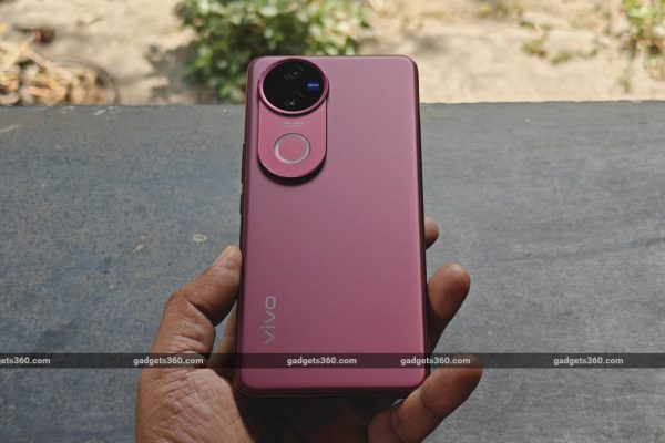 Vivo v50 design ip69 gadgets 360 1740401573439.jpg