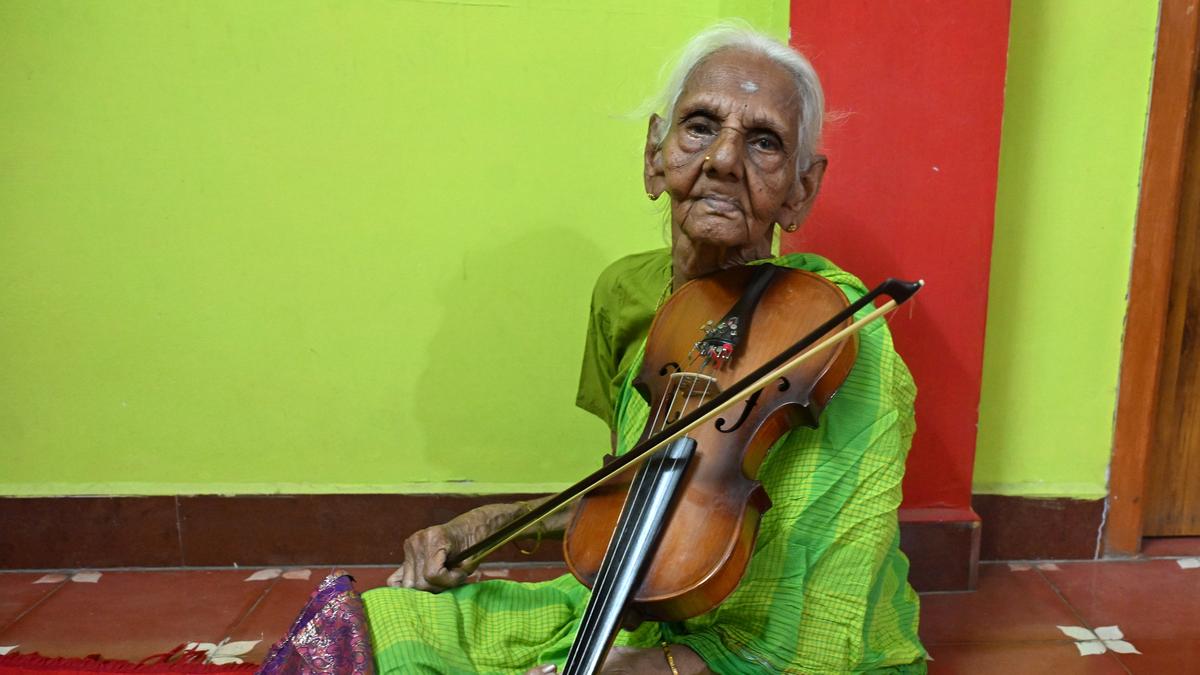 Carnatic20violinist20mathirimangalam20meenakshi20subramanian 06.jpg