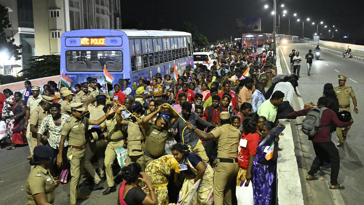 11 sanitary20workers20protest20.jpg