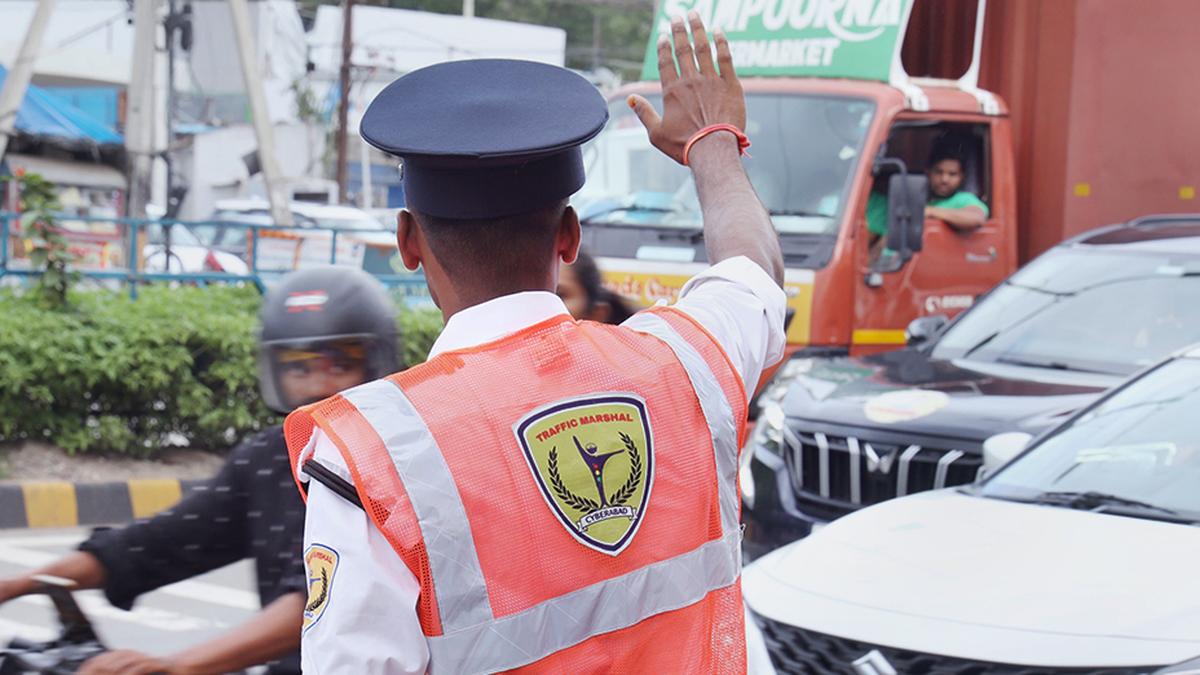 Img cyberabad traffic ma 2 1 c3e6f6m3.jpg