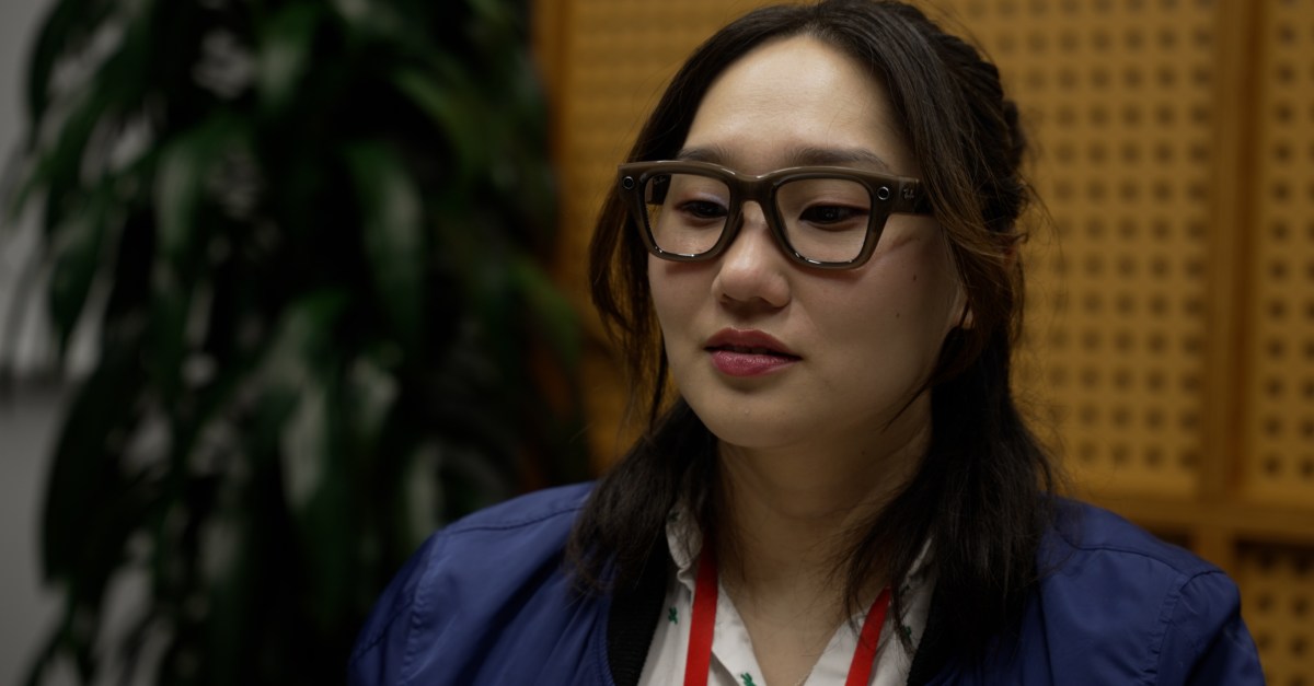 Verge meta rayban display stills 13.jpg