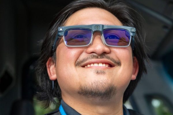 Amazon reveals ‘smart delivery glasses’ that guide drivers and scan packages 1761173285 download.jpg