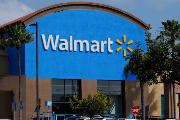 2025 05 15t181907z 1336669089 rc2giea06z2g rtrmadp 3 usa tariffs retail 1759335115.jpg