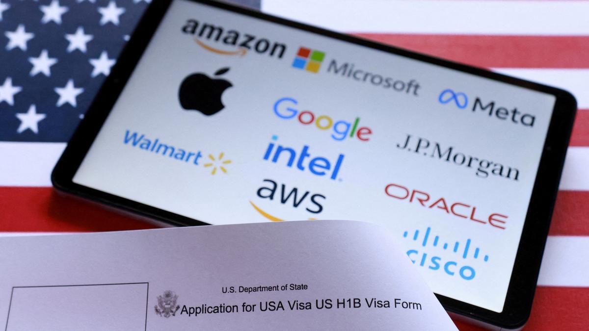 2025 09 29t215023z 929452030 rc2rzgav0ifp rtrmadp 3 usa trump visa bill.jpg