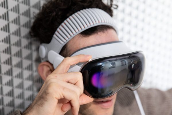 258038 m5 vision pro akrales 0308.jpg