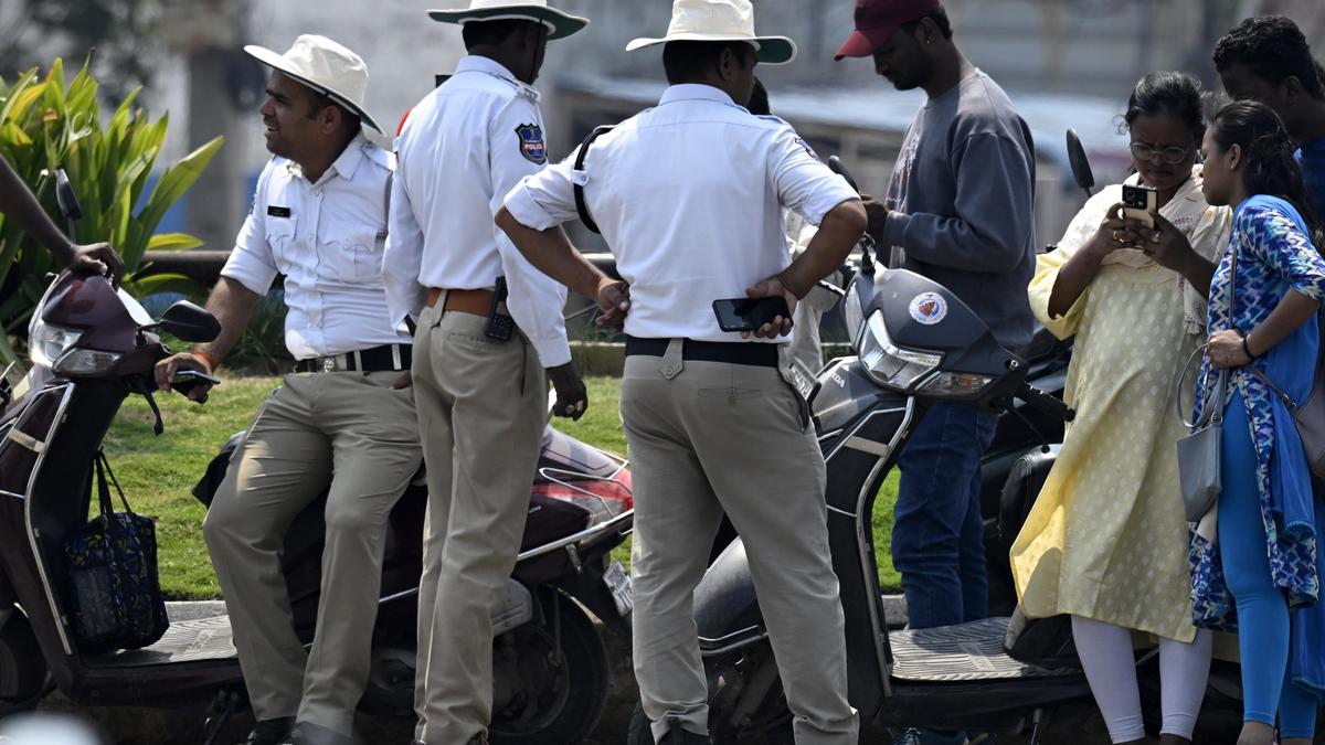 15hyng traffic20cops202001.jpg