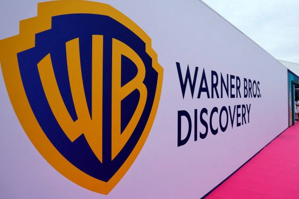 2025 10 28t000502z 1680353623 rc2wwu9nv46k rtrmadp 3 warner bros dis sale paramount skydan 176349459.jpeg