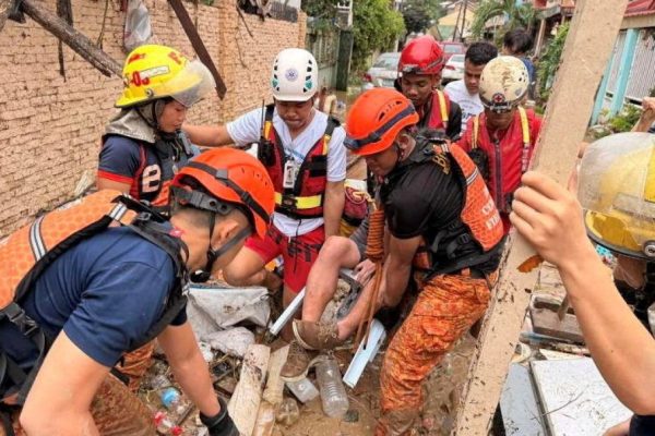 2025 11 04t054226z 686582242 rc2hphai759c rtrmadp 3 asia weather philippines 1762268723.jpg