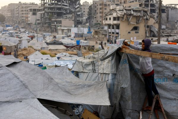 2025 11 04t071630z 1933398000 rc2hphakttki rtrmadp 3 israel palestinians gaza tents 1762248831.jpg