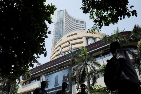 2025 11 07t065921z 1148292179 rc2usdamzk08 rtrmadp 3 india stocks flows.jpg