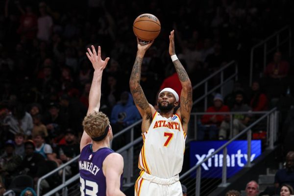 Hornets hawks basketball 07305.jpg