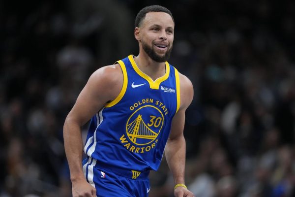 Warriors spurs basketball 51726.jpg