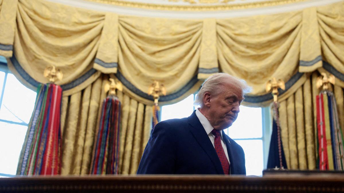 2025 12 16t191018z 384063955 rc2wgiawl1n4 rtrmadp 3 usa trump approval.jpg